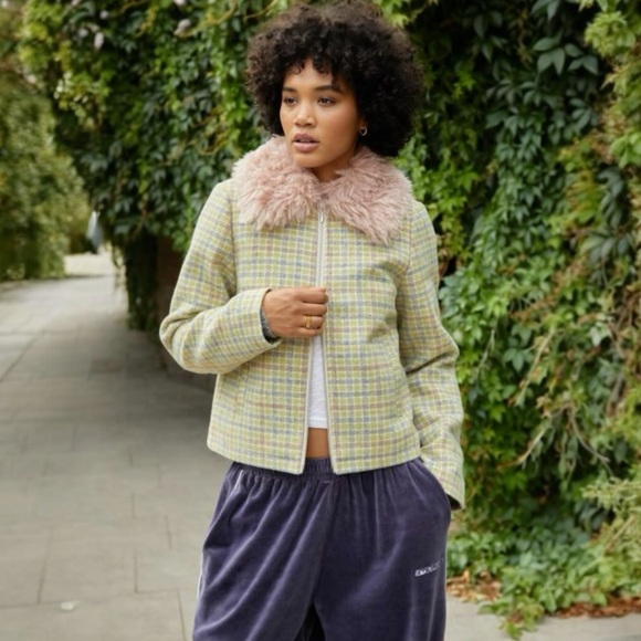 Urban Outfitters Kimchi Blue Mikey Faux Fur Trim Checked Jacket - Picture 10 of 10
